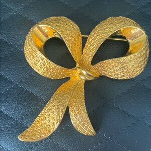Vintage Gold Bow Brooch